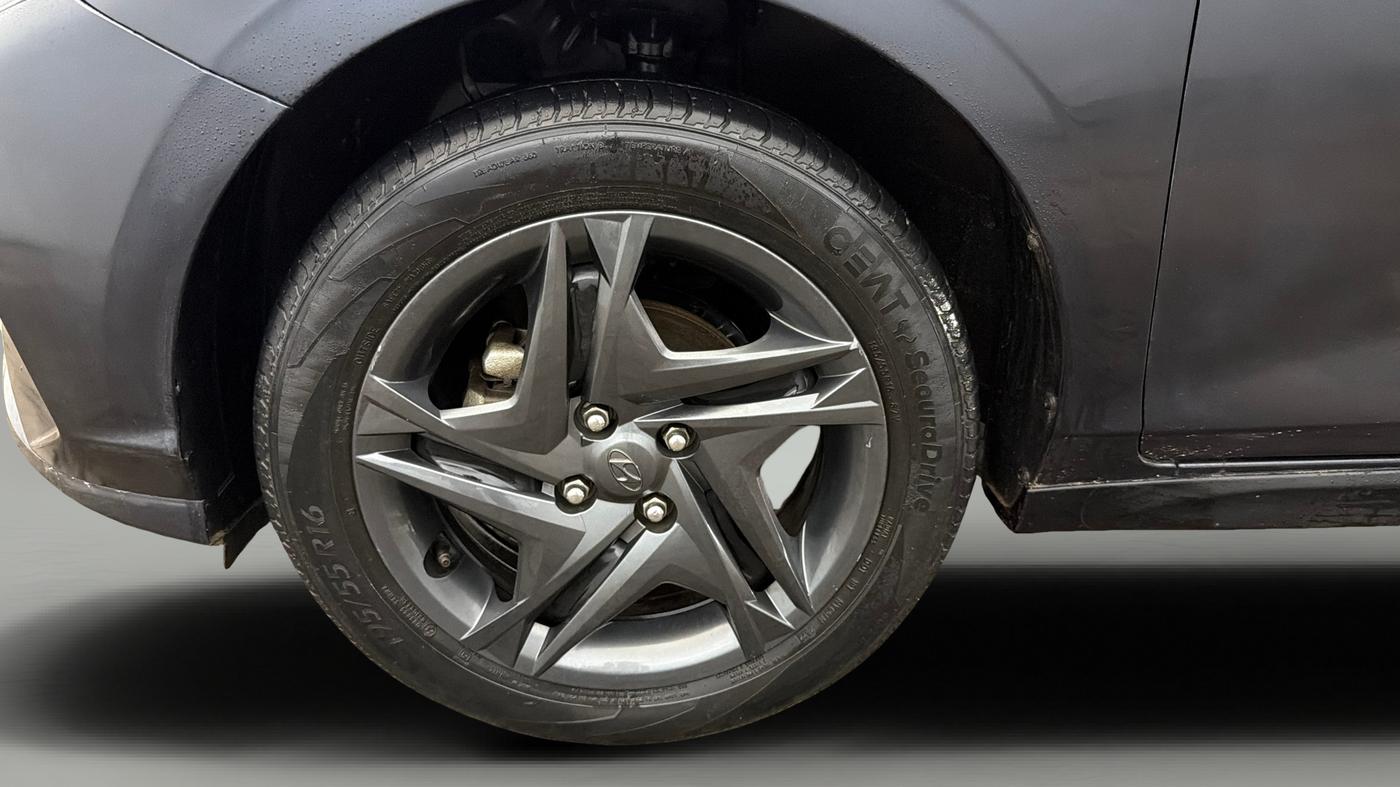 2022 Hyundai NEW I20 SPORTZ 1.2 AT, Petrol, Automatic, 41,825 km, Left Front Wheel