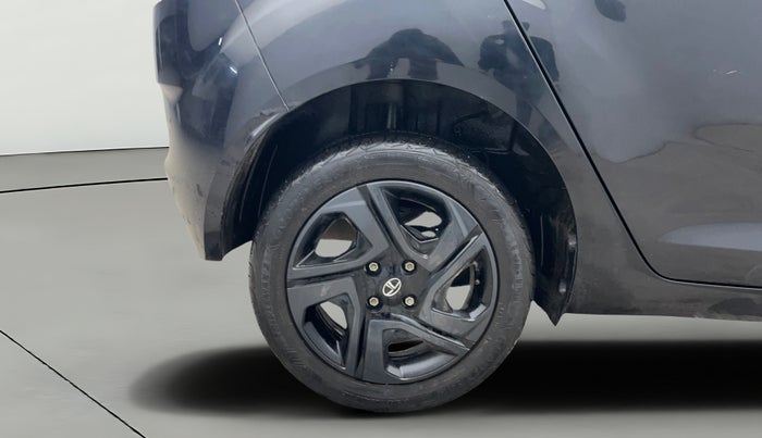 2022 Tata ALTROZ XTA DARK EDTION, Petrol, Automatic, 18,731 km, Right Rear Wheel