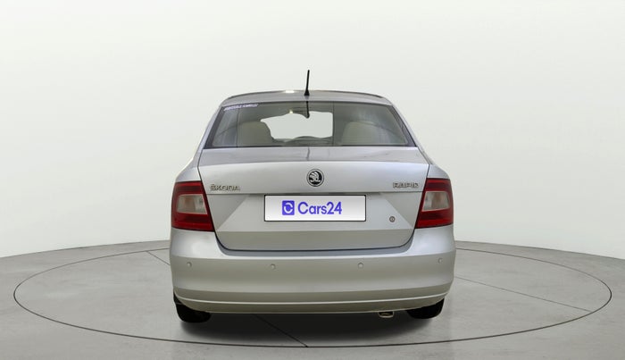 2015 Skoda Rapid AMBITION 1.6 MPI MT, Petrol, Manual, 86,889 km, Back/Rear