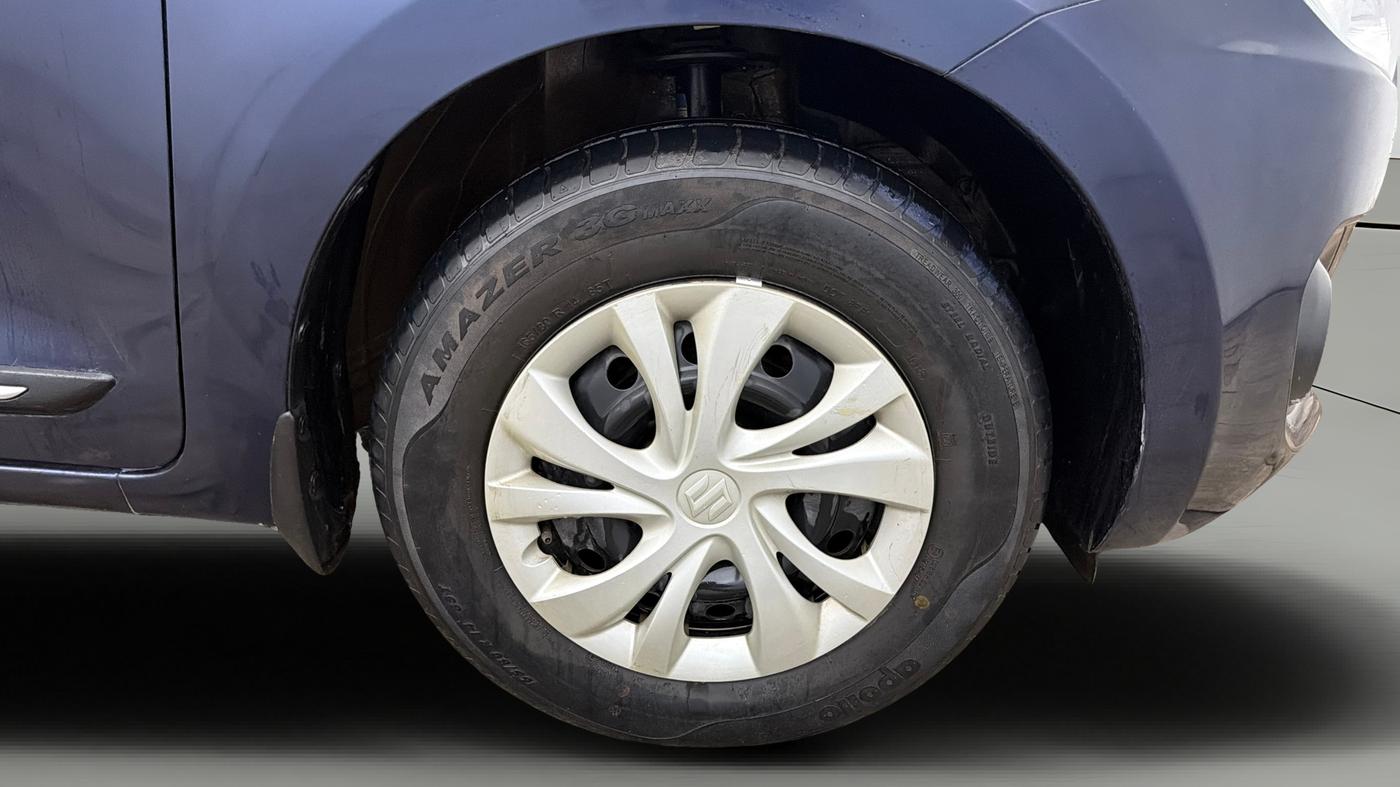 2018 Maruti Swift VXI, Petrol, Manual, 33,242 km, Right Front Wheel
