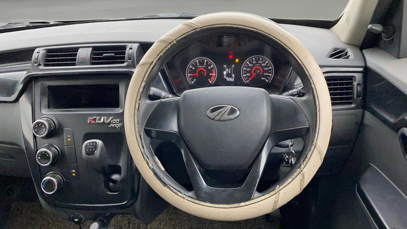 2017 Mahindra KUV 100 NXT K2 P 6 STR, Petrol, Manual, 71,972 km, Steering Wheel Close Up