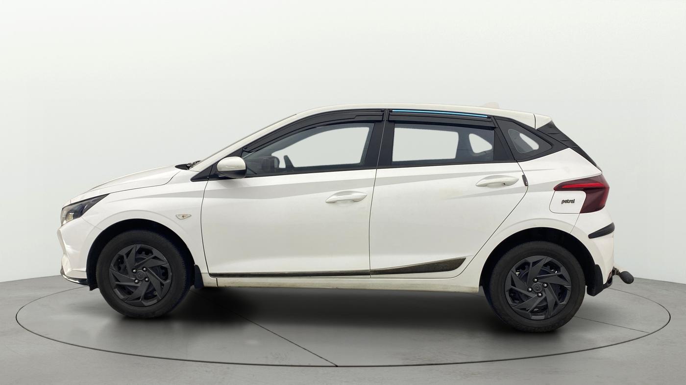 2022 Hyundai NEW I20 MAGNA 1.2 MT, Petrol, Manual, 26,768 km, Left Side
