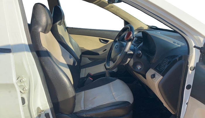 2017 Hyundai Eon ERA +, CNG, Manual, 1,10,540 km, Right Side Front Door Cabin