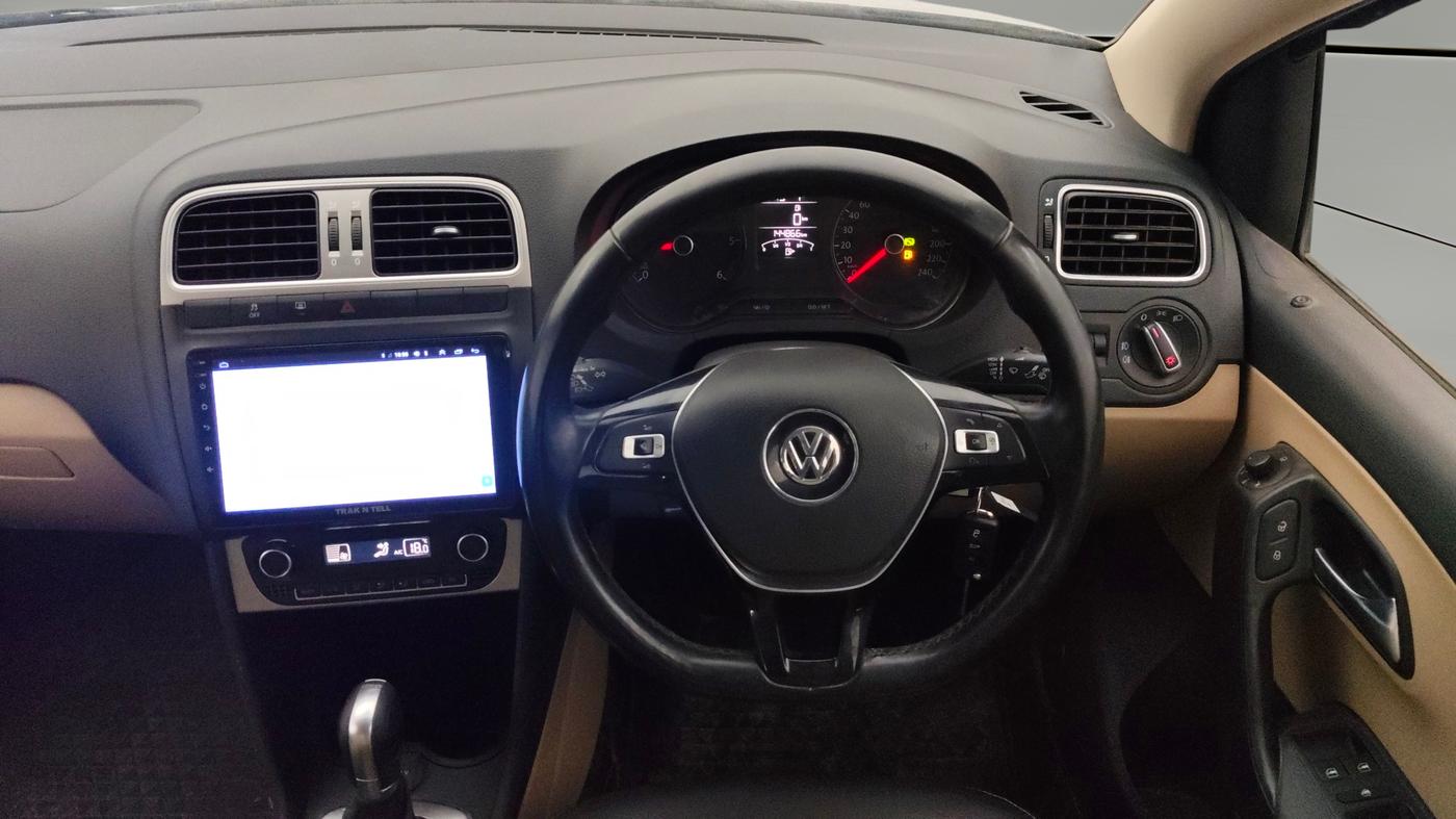 2017 Volkswagen Ameo HIGHLINE PLUS 1.5L AT 16 ALLOY, Diesel, Automatic, 1,41,466 km, Steering Wheel Close Up