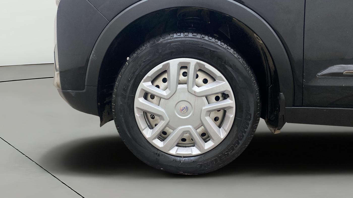 2023 Mahindra XUV300 W4 1.2 PETROL, Petrol, Manual, 68,057 km, Left Front Wheel