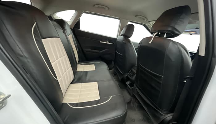 2024 KIA SELTOS  HTK 1.5 PETROL MT, Petrol, Manual, 26,613 km, Right Side Rear Door Cabin