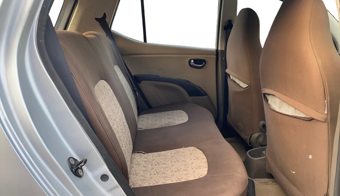 2014 Hyundai i10 SPORTZ 1.1, CNG, Manual, 87,563 km, Right Side Rear Door Cabin