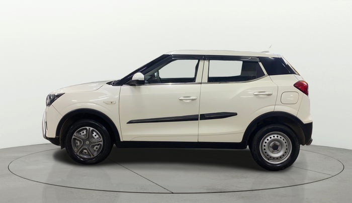 2023 Mahindra XUV300 W4 1.2 PETROL, Petrol, Manual, 8,022 km, Left Side