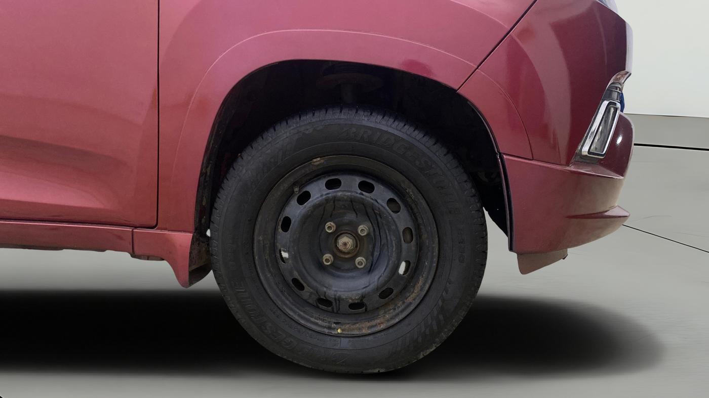 2017 Mahindra Kuv100 K4 6 STR, Petrol, Manual, 17,283 km, Right Front Wheel