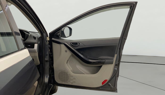 2019 Tata NEXON XMA PETROL, Petrol, Automatic, 46,037 km, RHS Front Door