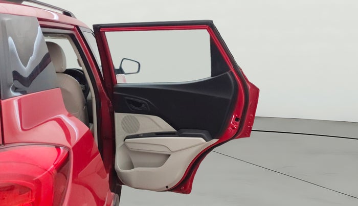 2022 Mahindra XUV300 W6 1.2 PETROL AMT, Petrol, Automatic, 30,959 km, RHS Rear Door