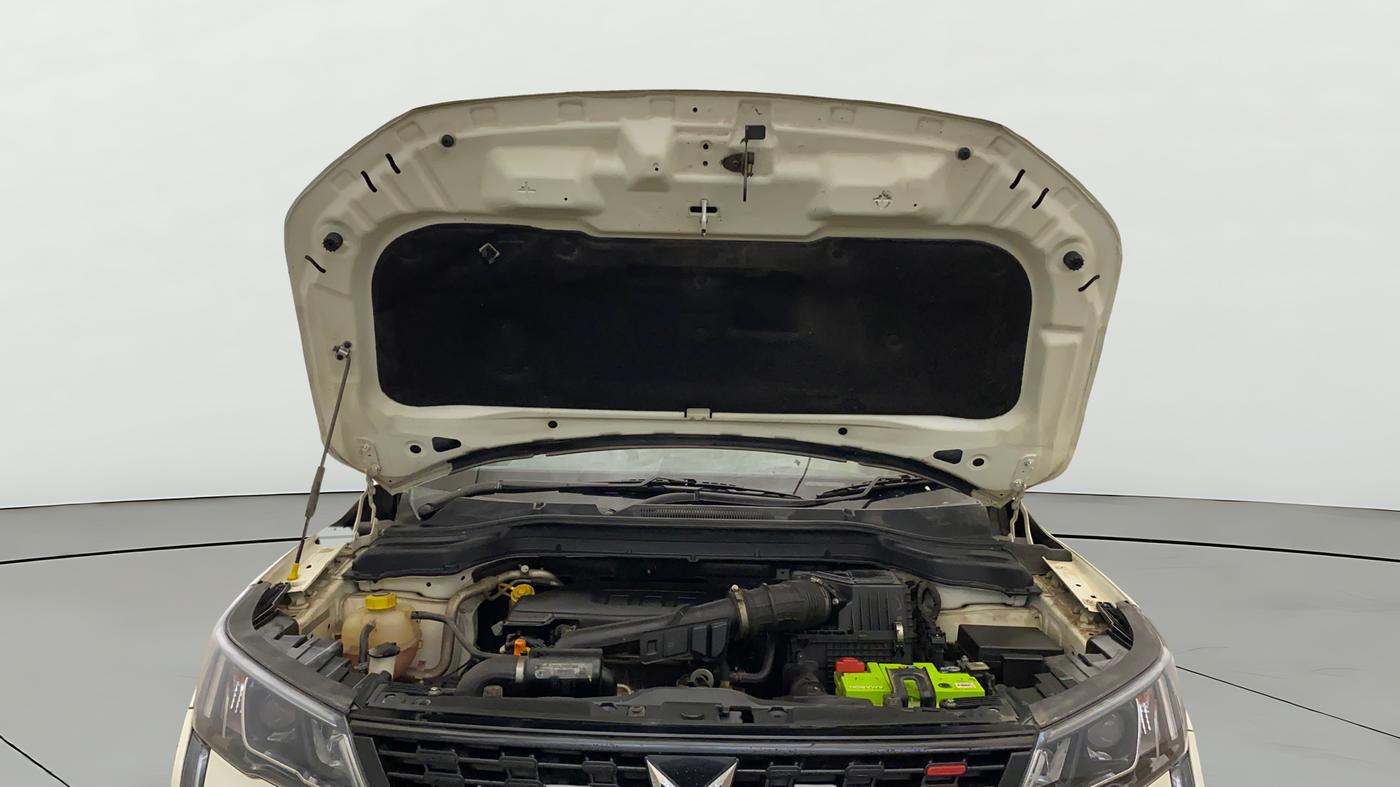 2022 Mahindra XUV300 W8 (O) 1.2 PETROL AMT, Petrol, Automatic, 39,378 km, Open Bonet