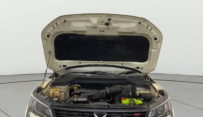 2022 Mahindra XUV300 W8 (O) 1.2 PETROL AMT, Petrol, Automatic, 39,378 km, Open Bonet