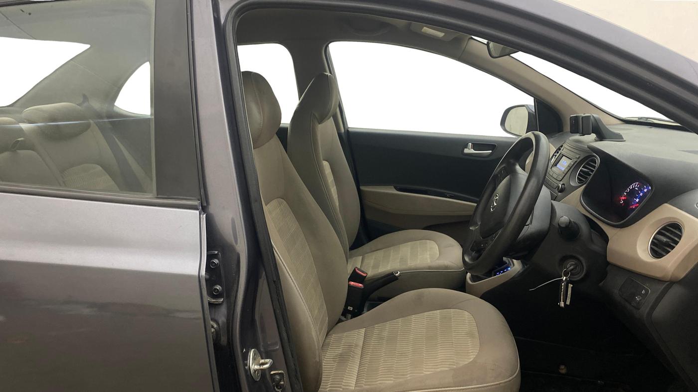 2017 Hyundai Xcent S AT 1.2, Petrol, Automatic, 64,473 km, Right Side Front Door Cabin