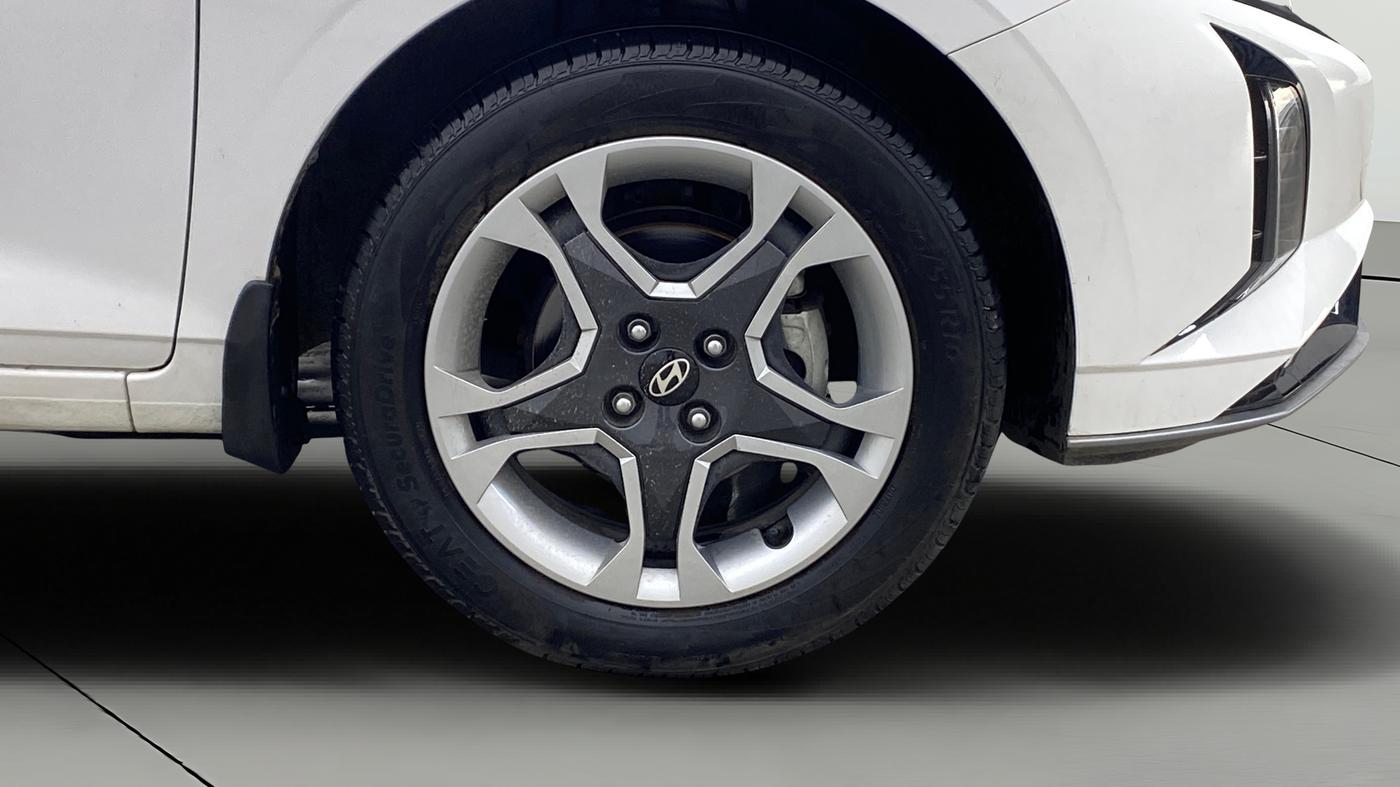 2025 Hyundai NEW I20 SPORTZ 1.2 MT, Petrol, Manual, 6,207 km, Right Front Wheel