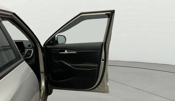 2022 KIA SELTOS HTE 1.5 DIESEL, Diesel, Manual, 1,01,799 km, RHS Front Door