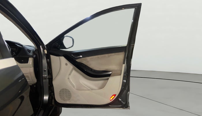 2022 Tata NEXON XZ PLUS DIESEL SUNROOF, Diesel, Manual, 62,362 km, RHS Front Door