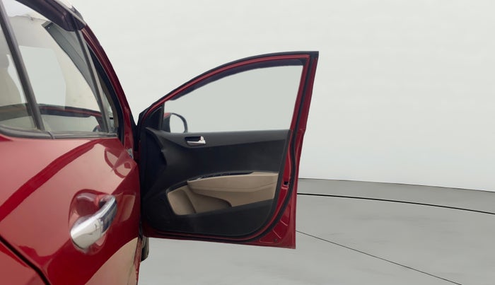 2015 Hyundai Xcent SX 1.2 (O), Petrol, Manual, 1,12,695 km, RHS Front Door