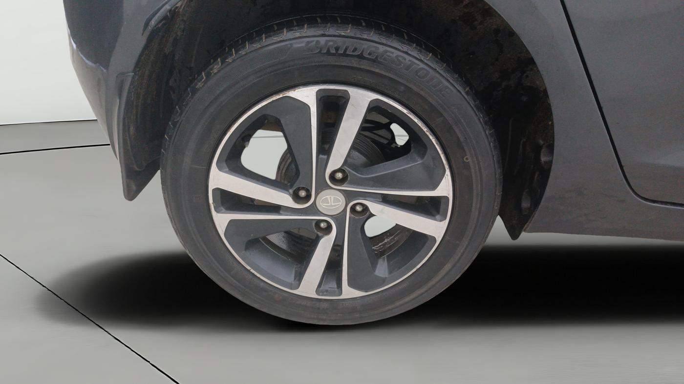 2020 Tata ALTROZ XZ PETROL, Petrol, Manual, 41,857 km, Right Rear Wheel