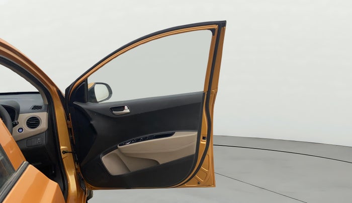 2015 Hyundai Grand i10 ASTA 1.1 CRDI (O), Diesel, Manual, 72,979 km, RHS Front Door