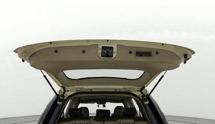 2016 Mahindra XUV500 W10 AT, Diesel, Automatic, 1,22,657 km, Boot Door Open