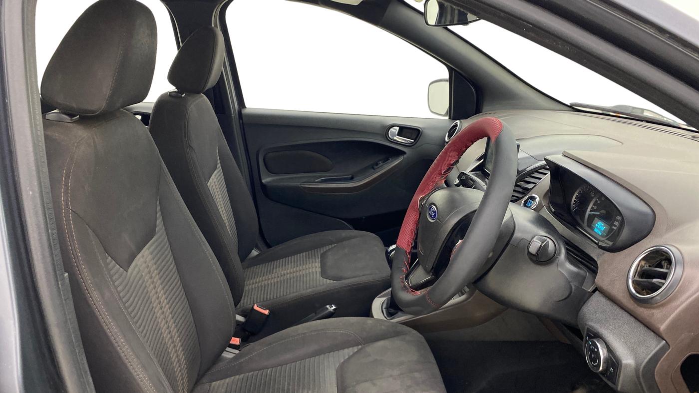 2018 Ford FREESTYLE TITANIUM 1.2 PETROL, Petrol, Manual, 78,054 km, Right Side Front Door Cabin