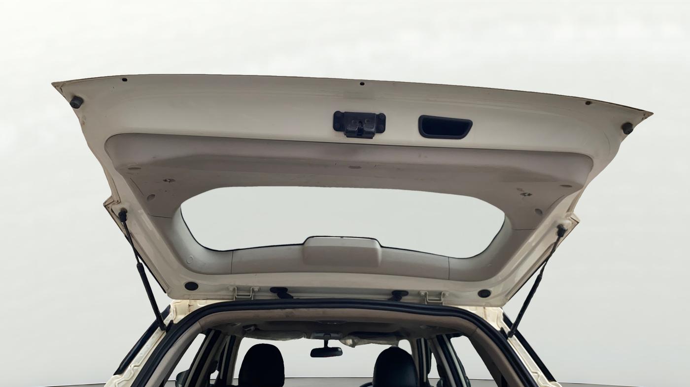 2022 Mahindra XUV300 W6 1.5 Sunroof Diesel, Diesel, Manual, 73,576 km, Boot Door Open