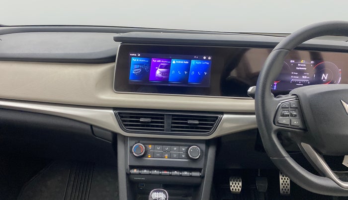 2022 Mahindra XUV700 AX 5 P MT 7 STR, Petrol, Manual, 38,236 km, Air Conditioner