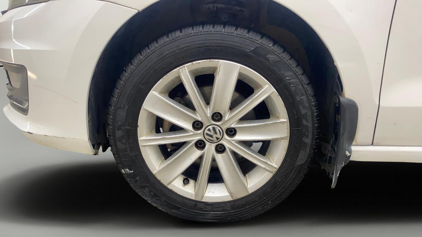 2016 Volkswagen Vento HIGHLINE DIESEL 1.5, Diesel, Manual, 1,19,043 km, Left Front Wheel
