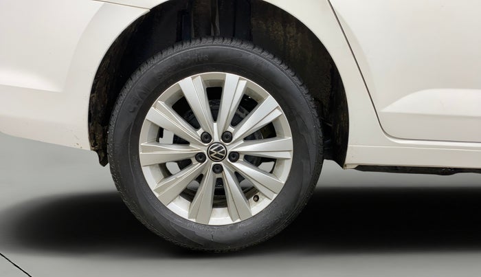 2024 Volkswagen VIRTUS HIGHLINE TSI 1.0 AT, Petrol, Automatic, 26,958 km, Right Rear Wheel