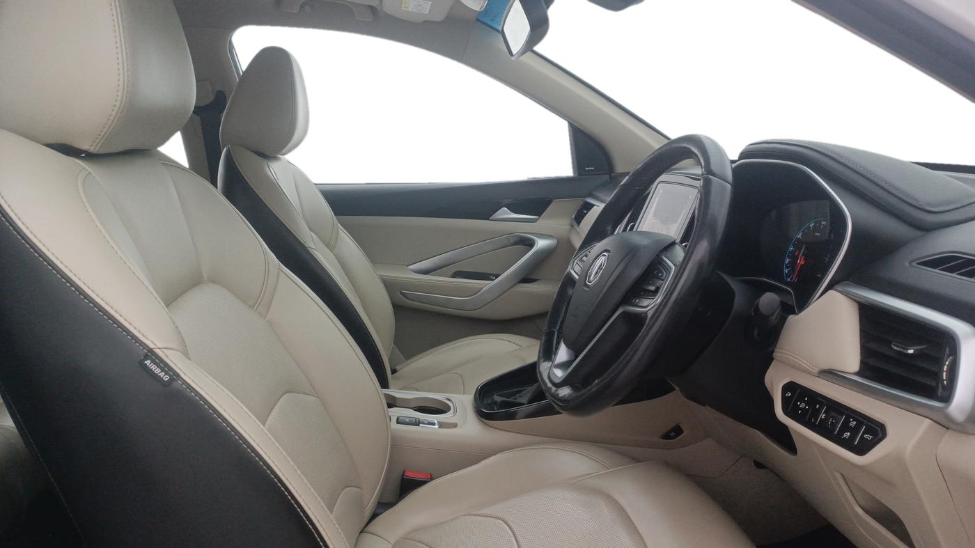 2021 MG HECTOR SHARP EX 1.5 PETROL CVT, Petrol, Automatic, 1,00,588 km, Right Side Front Door Cabin