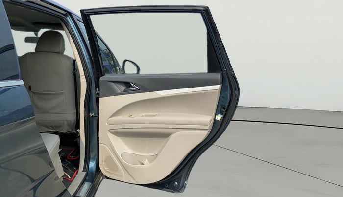 2020 Mahindra MARAZZO M 6 + 8 STR, Diesel, Manual, 73,903 km, RHS Rear Door