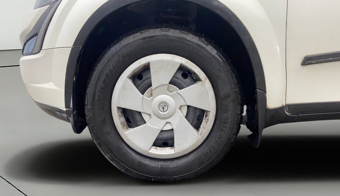 2019 Mahindra XUV500 W7, Diesel, Manual, 83,915 km, Left Front Wheel