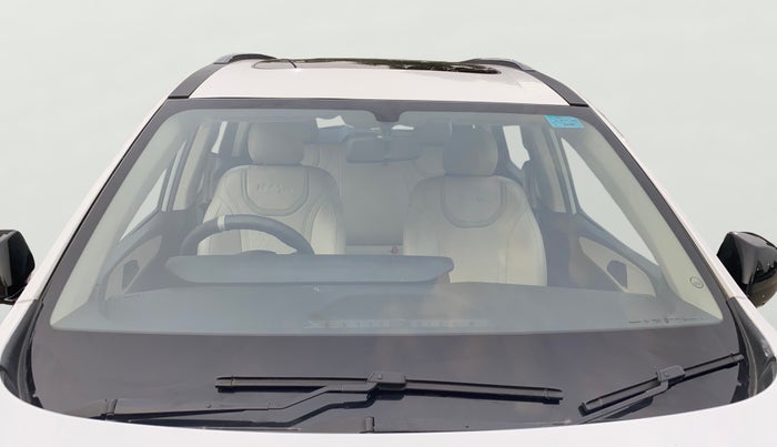 2022 Mahindra XUV700 AX 5 D AT 5 STR, Diesel, Automatic, 31,102 km, Front Windshield