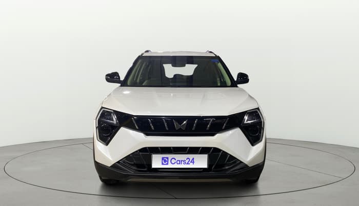 2024 Mahindra XUV 3XO AX5 1.2 L TCMPFI AT, Petrol, Automatic, 31,685 km, Front