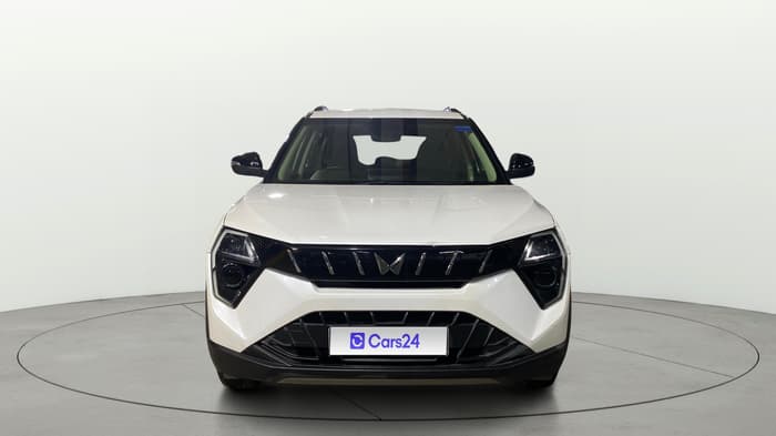 2024 Mahindra XUV 3XO AX5 1.2 L TCMPFI AT, Petrol, Automatic, 31,685 km, Front