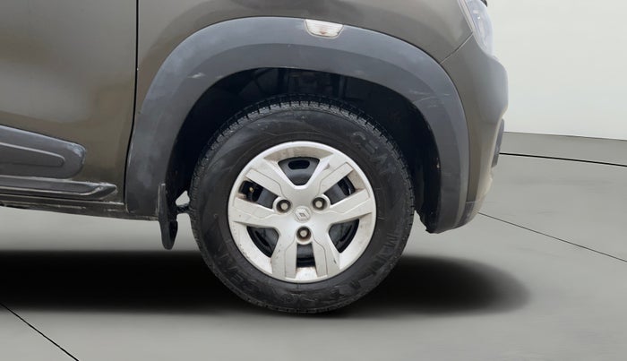 2017 Renault Kwid RXT 1.0 AMT (O), Petrol, Automatic, 50,004 km, Right Front Wheel