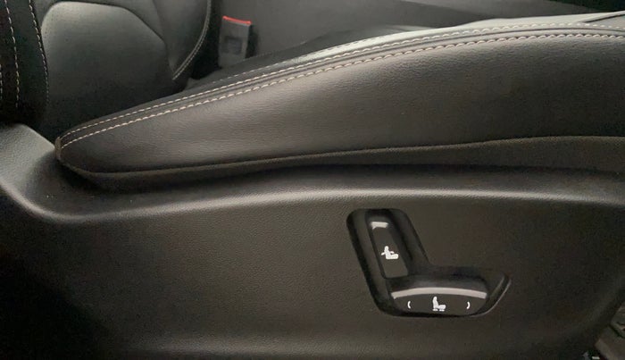 2020 MG HECTOR SMART 1.5 DCT PETROL, Petrol, Automatic, 37,842 km, Driver Side Adjustment Panel