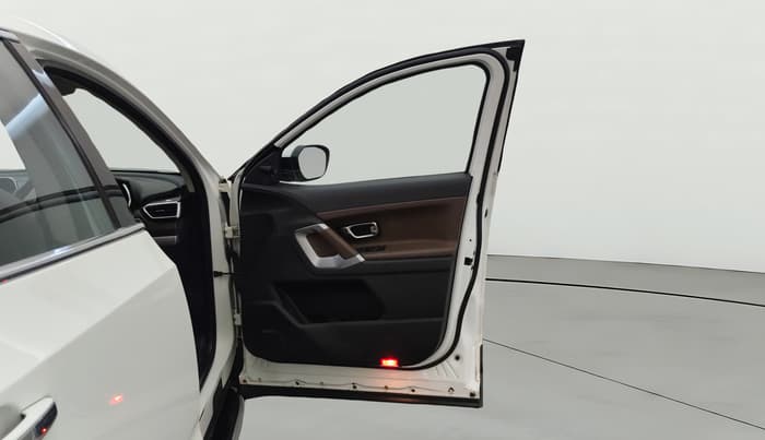 2021 Tata Harrier XZ 2.0L, Diesel, Manual, 1,20,404 km, RHS Front Door