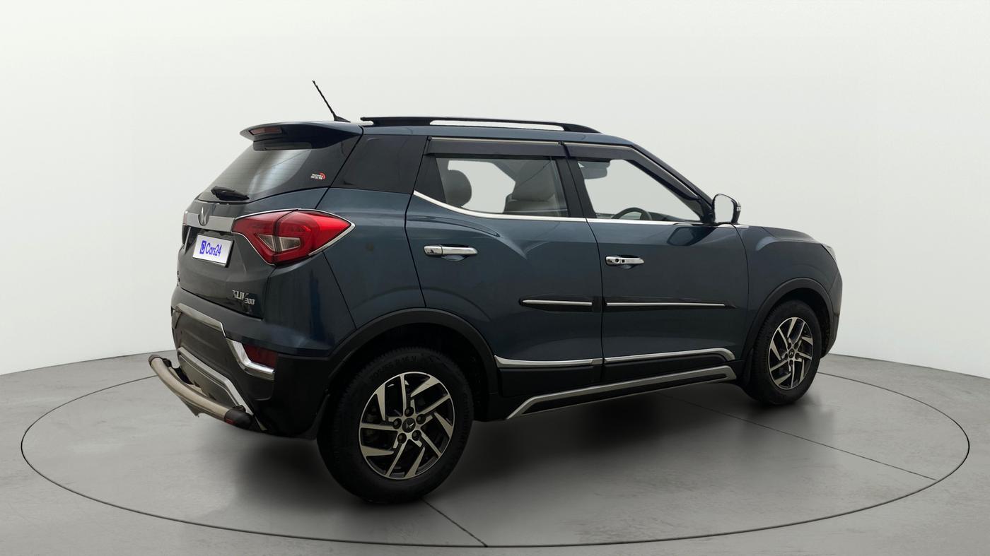 2022 Mahindra XUV300 W8 (O) 1.2 PETROL AMT, Petrol, Automatic, 1,19,785 km, Right Back Diagonal