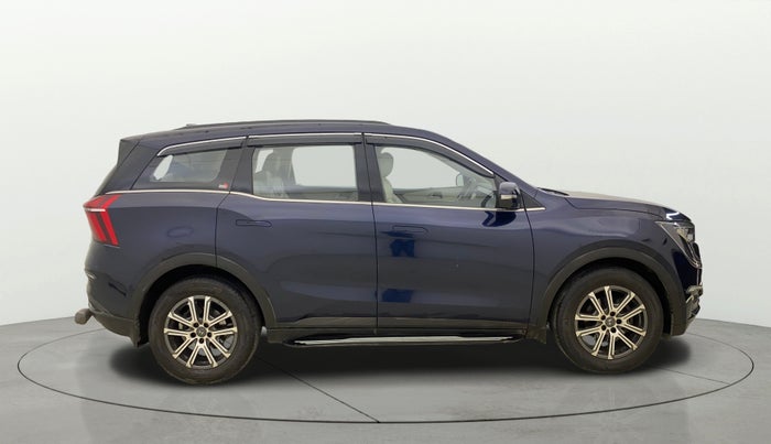 2021 Mahindra XUV700 AX 7 LUXURY P AT 7 STR, Petrol, Automatic, 57,080 km, Right Side View