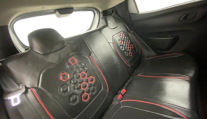 2022 Renault Kwid RXT 1.0 AMT, Petrol, Automatic, 56,209 km, Right Side Rear Door Cabin