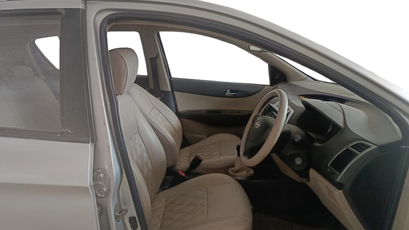 2013 Hyundai i20 MAGNA 1.2, Petrol, Manual, 48,490 km, Right Side Front Door Cabin