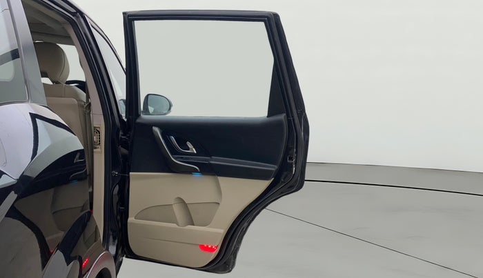 2017 Mahindra XUV500 W10, Diesel, Manual, 65,122 km, RHS Rear Door