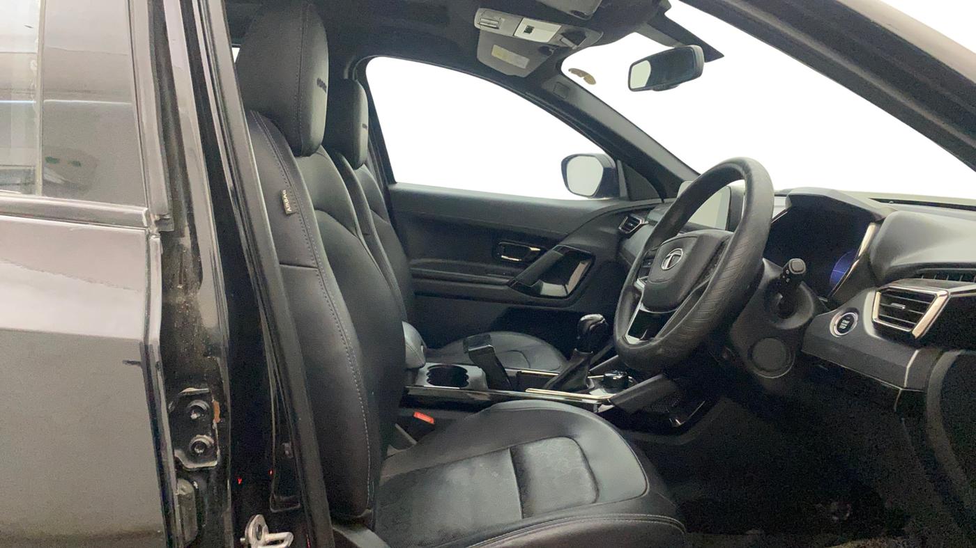 2022 Tata Harrier XZA Plus 2.0L Kryotec Halo Dark Edition, Diesel, Automatic, 1,33,989 km, Right Side Front Door Cabin