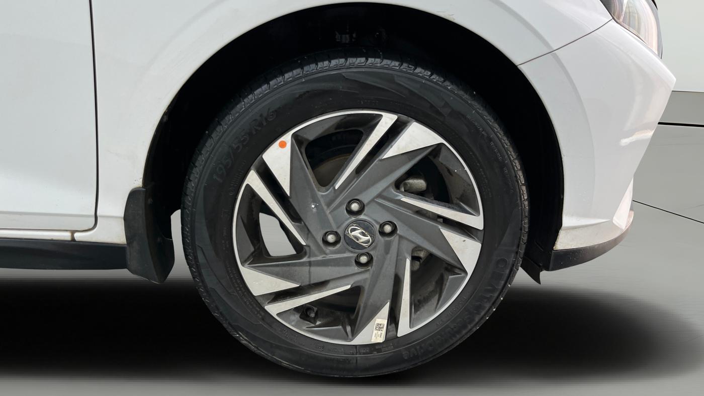 2022 Hyundai NEW I20 ASTA (O) 1.2 MT DUAL TONE, Petrol, Manual, 10,336 km, Right Front Wheel