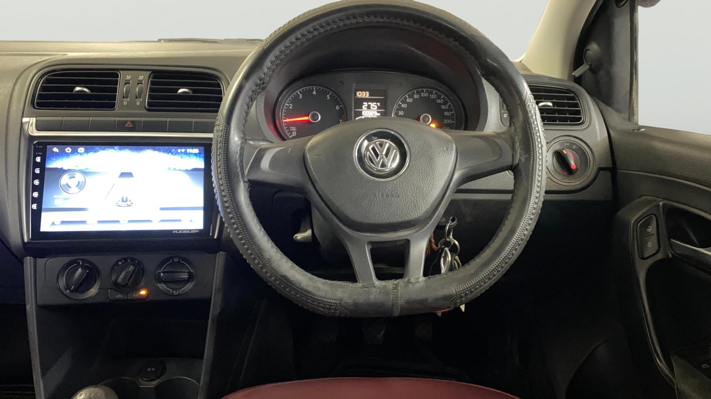 2016 Volkswagen Polo TRENDLINE 1.2L PETROL, Petrol, Manual, 1,00,319 km, Steering Wheel Close Up