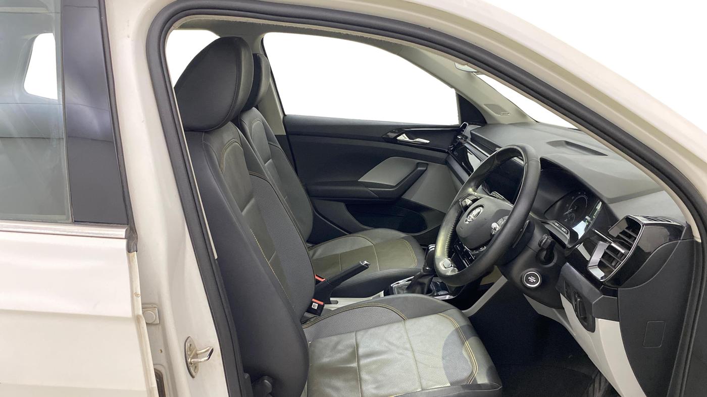 2021 Skoda KUSHAQ STYLE 1.0L TSI AT, Petrol, Automatic, 28,906 km, Right Side Front Door Cabin