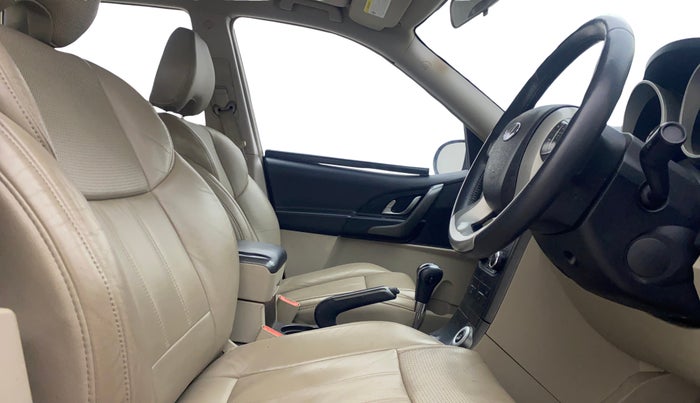 2016 Mahindra XUV500 W10 AT, Diesel, Automatic, 82,399 km, Right Side Front Door Cabin