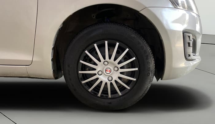 2015 Maruti Swift VXI, Petrol, Manual, 30,654 km, Right Front Wheel